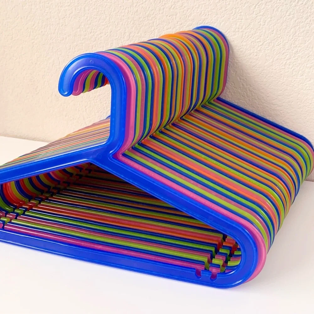 Narrow shoulders hangers 40 set rainbow by Anna everflund